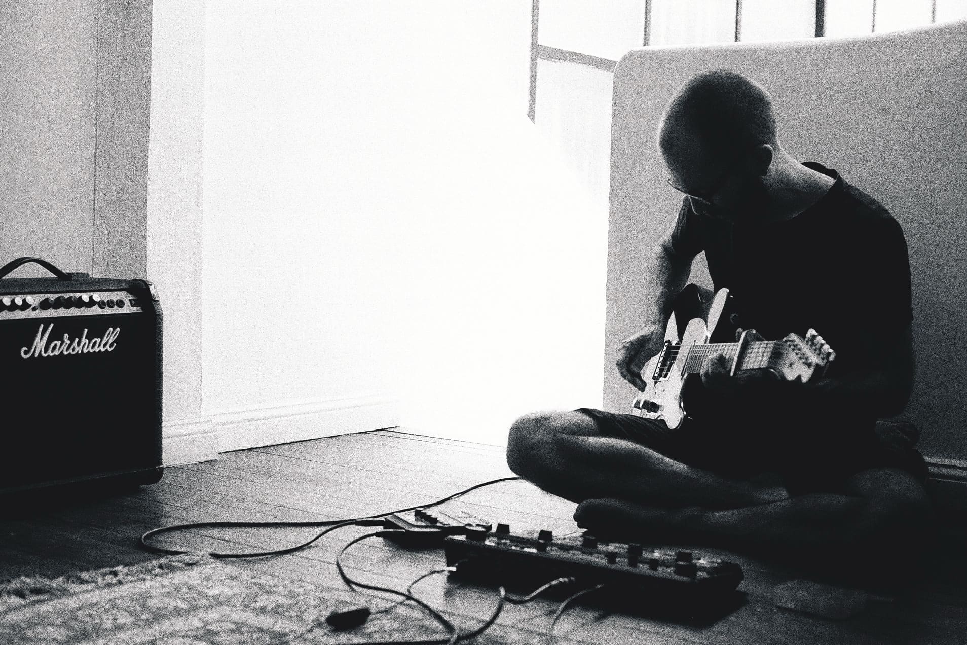 Wiki Chaves playing guitar in Buenos Aires